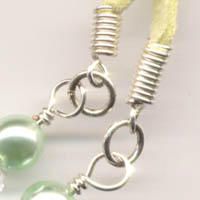 detail choker groen met twee zilverdraden